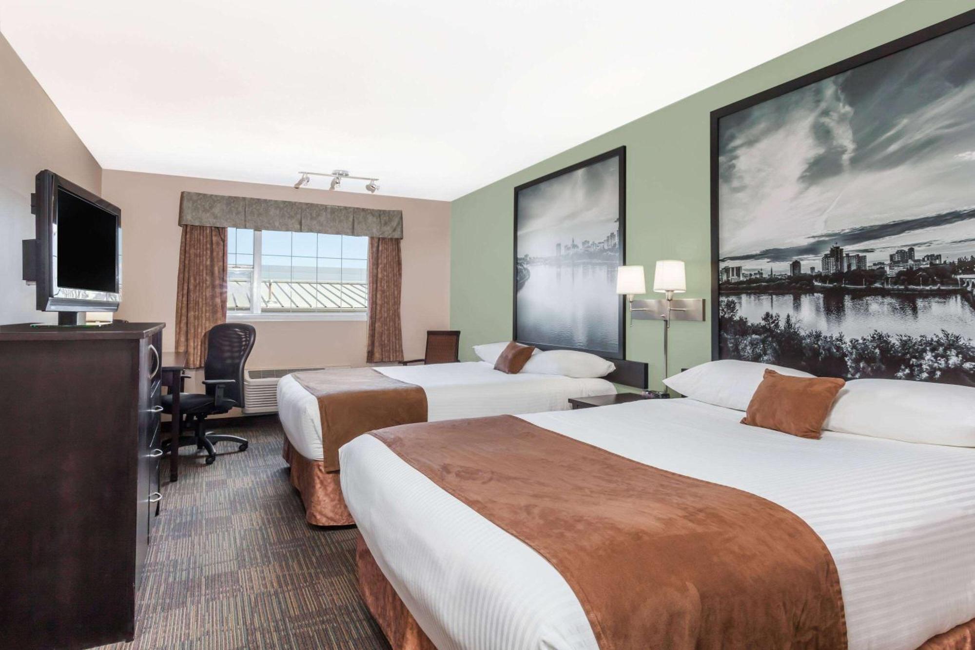 Super 8 by Wyndham Saskatoon Near Saskatoon Airport Hotell Exteriör bild