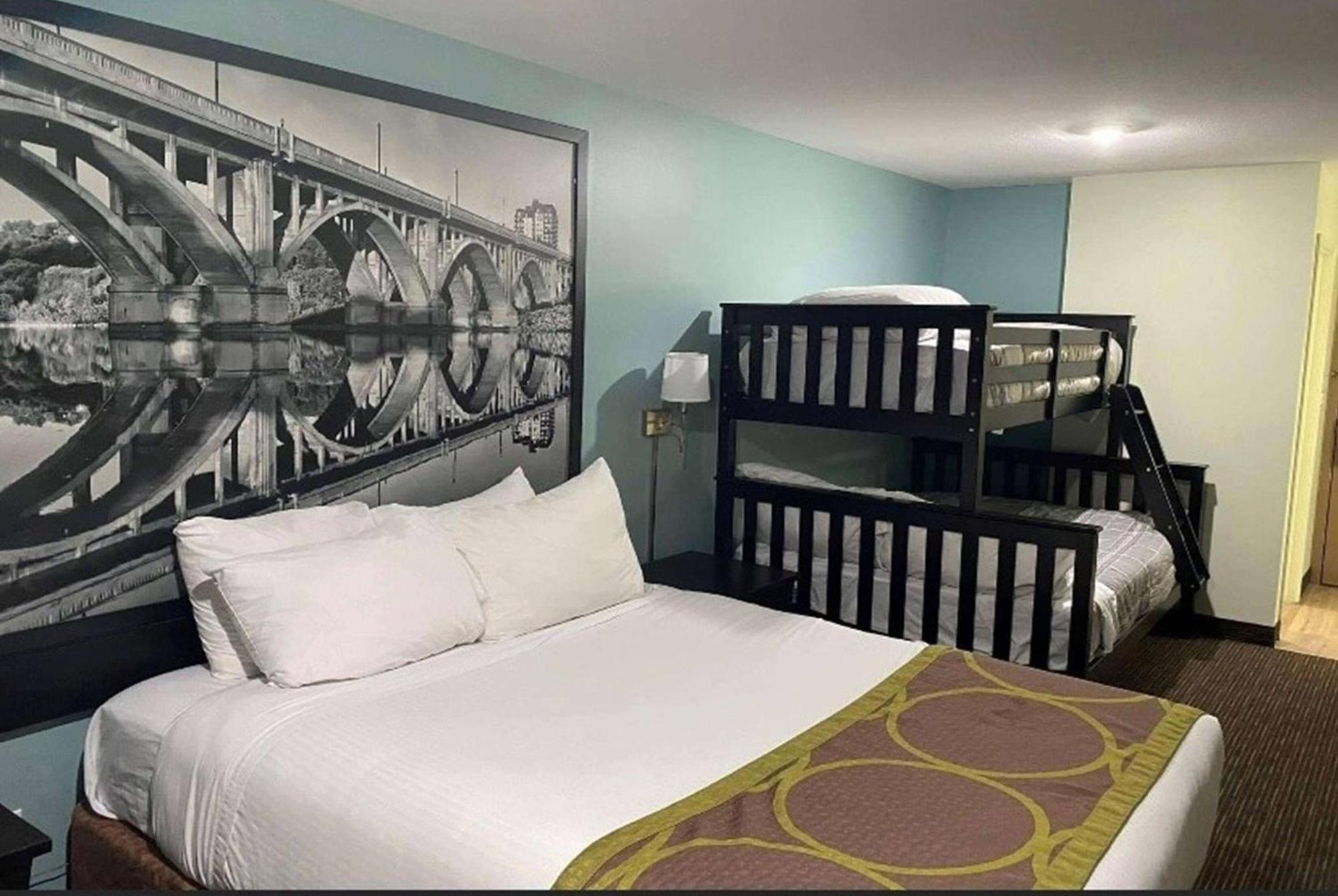 Super 8 by Wyndham Saskatoon Near Saskatoon Airport Hotell Exteriör bild
