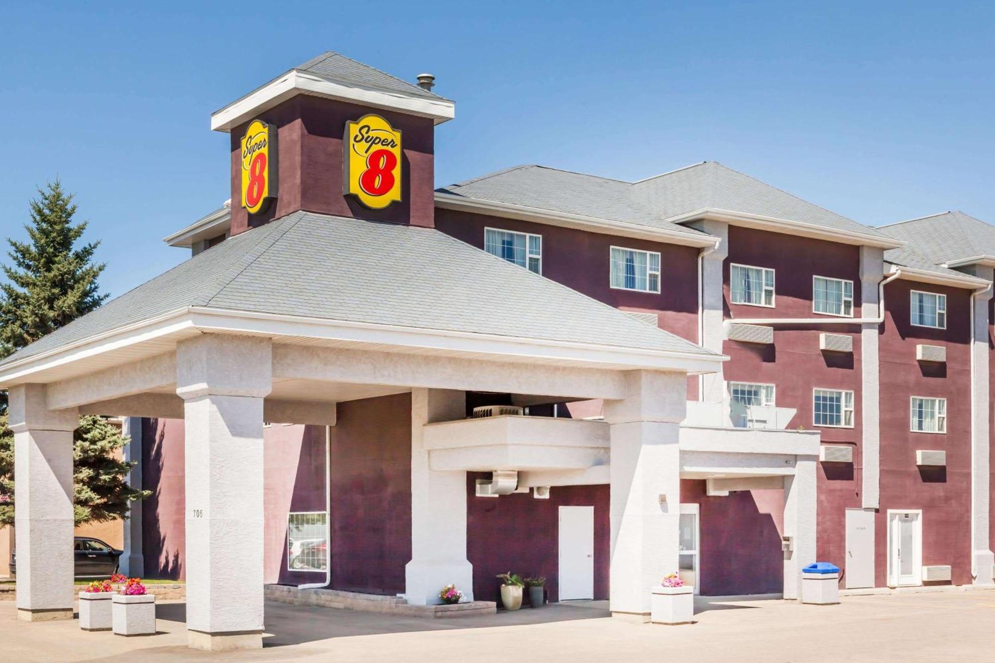 Super 8 by Wyndham Saskatoon Near Saskatoon Airport Hotell Exteriör bild