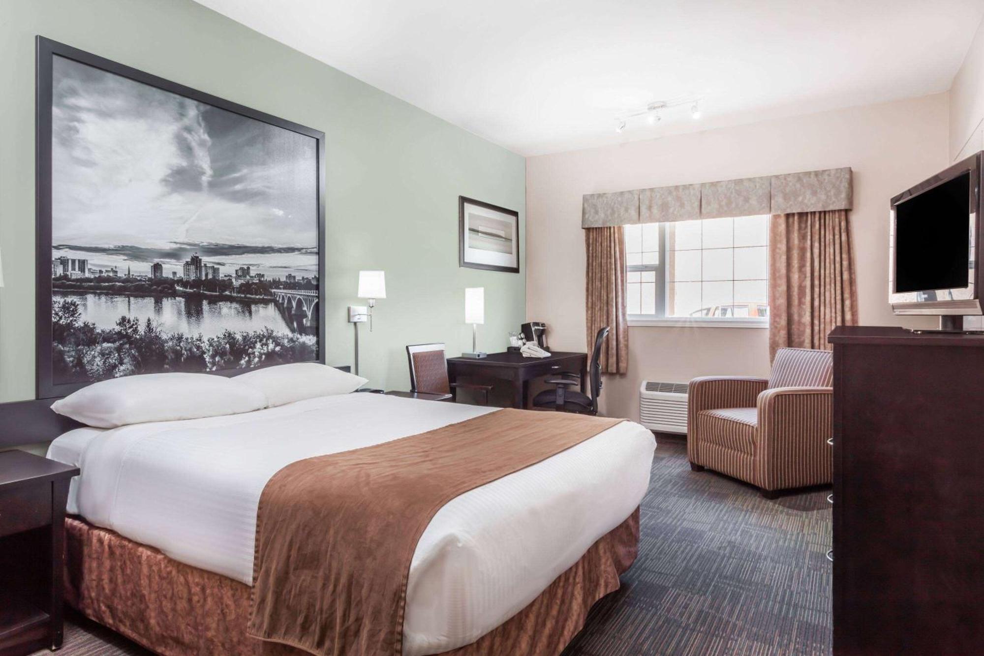 Super 8 by Wyndham Saskatoon Near Saskatoon Airport Hotell Exteriör bild