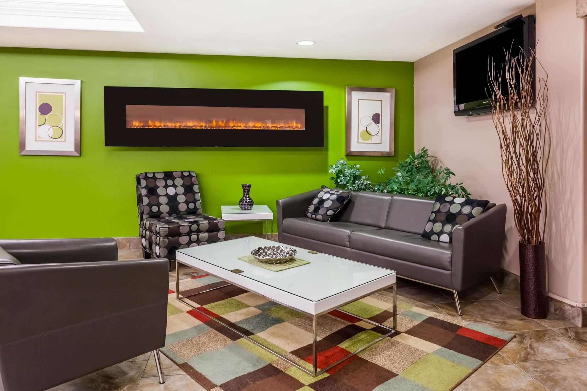 Super 8 by Wyndham Saskatoon Near Saskatoon Airport Hotell Exteriör bild